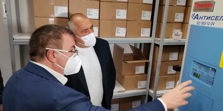 Борисов нагледа хладилниците за ваксини